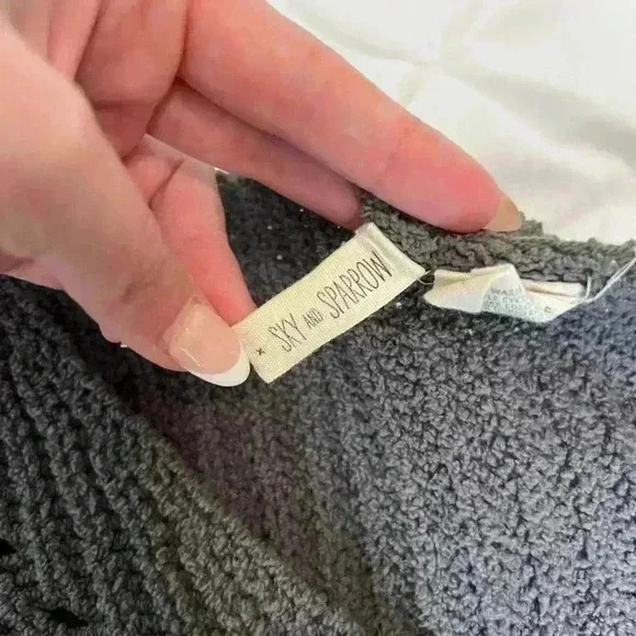 gray cropped sweater - Picture 3 of 4